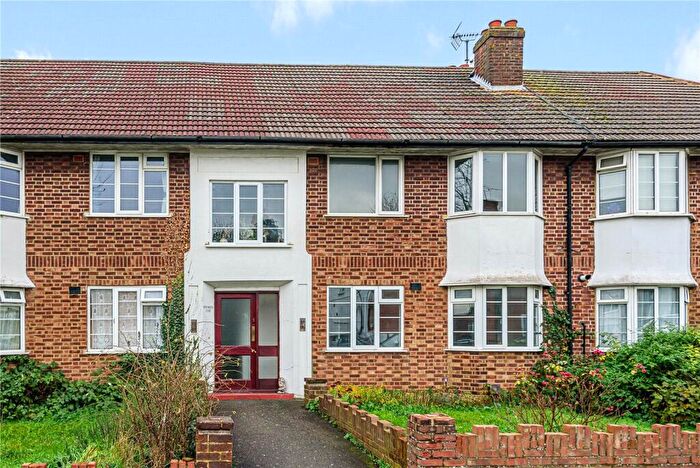 2 Bedroom Flat For Sale In Wentworth Court, Wentworth Road, Barnet, EN5