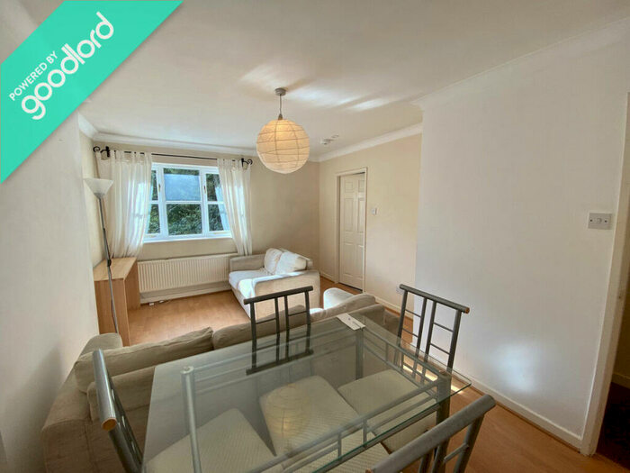 2 Bedroom Maisonette To Rent In Anchorside Close, Manchester, M21