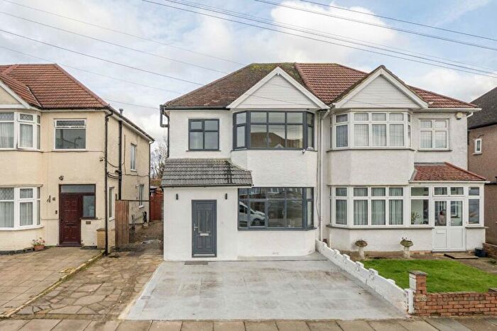 3 Bedroom House To Rent In North Way, London, NW9