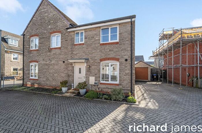 3 Bedroom Semi Detached House For Sale In The Farm, Purton, SN5