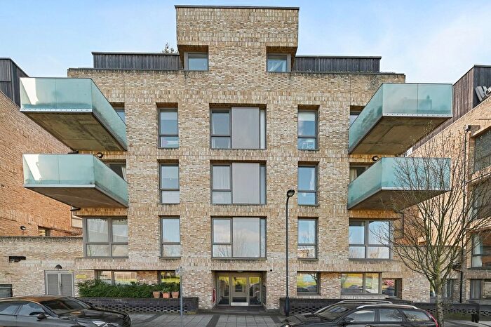 2 Bedroom Flat For Sale In Hilltop Avenue, London, NW10