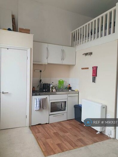Studio To Rent In North Road, London, N7