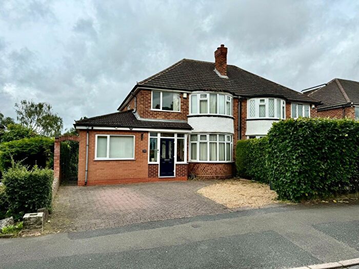 3 Bedroom Semi-Detached House To Rent In Bedford Drive, Birmingham, B75