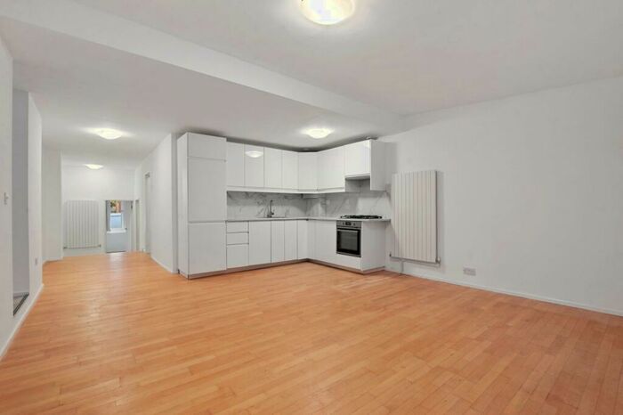 2 Bedroom Apartment To Rent In Fitzjohns Avenue, Hampstead, London, NW3