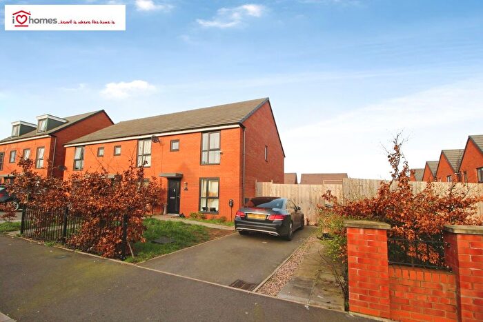 3 Bedroom Semi Detached House For Sale In Bluebell Crescent, Walsall, WS3