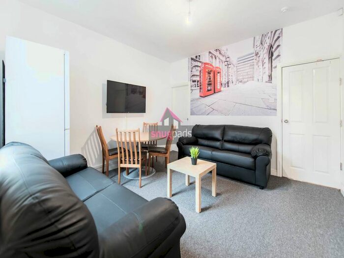 5 Bedroom Property To Rent In Highfield Road, Salford, M6
