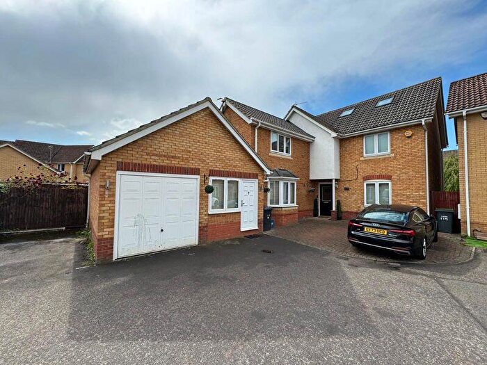 6 Bedroom Detached House For Sale In Morgan Close, Luton, LU4