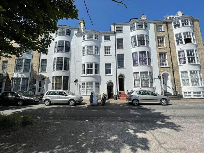 1 Bedroom Flat To Rent In Bedford Row, Worthing, West Sussex, BN11
