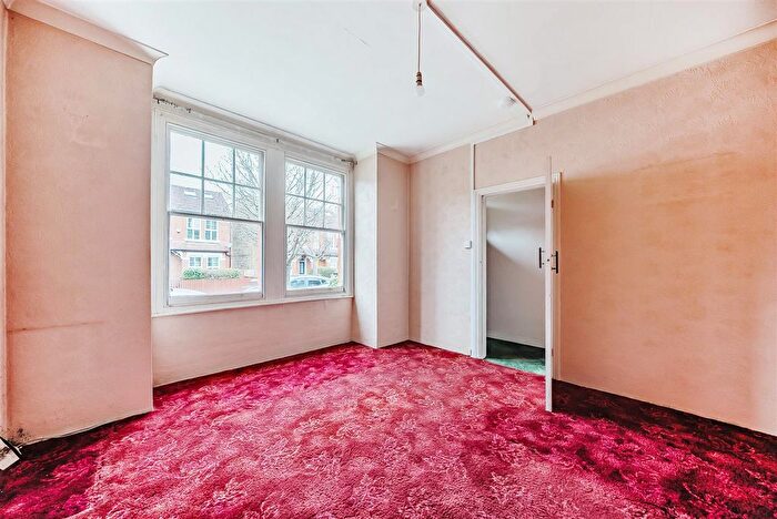 1 Bedroom Flat For Sale In Ellerton Road, Surbiton, KT6