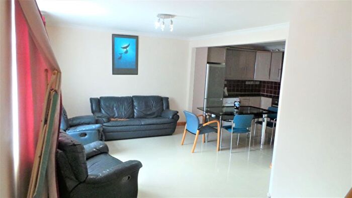 5 Bedroom Semi-Detached House To Rent In Watford, WD19