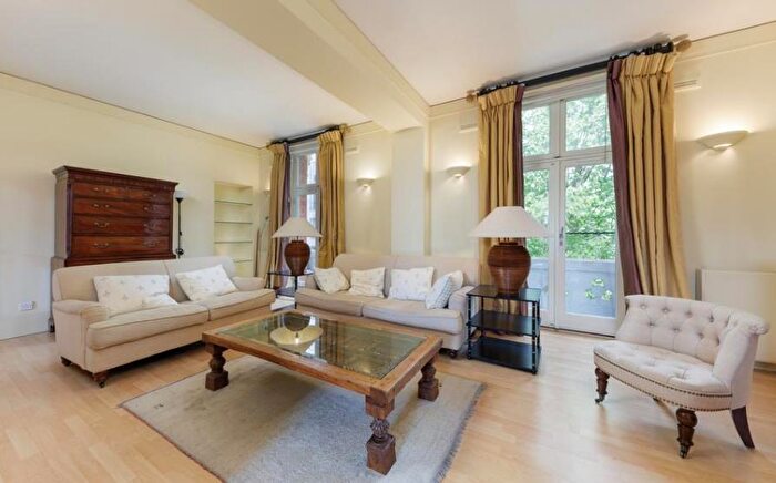 3 Bedroom Apartment To Rent In Cabbell Street, Marylebone, London, NW1