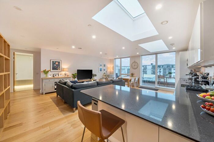 3 Bedroom Flat For Sale In Lamb Walk, London, SE1