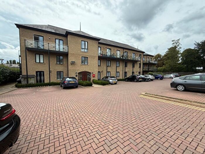 2 Bedroom Apartment To Rent In Davis House, Palmers Green, N13