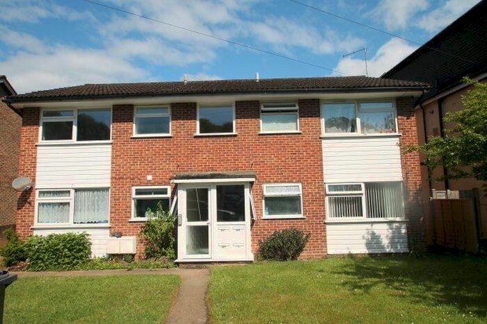 1 Bedroom Flat To Rent In Garlands Road, Redhill, RH1