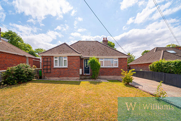 3 Bedroom Detached Bungalow For Sale In Pallance Road, Cowes, Isle Of Wight, PO31