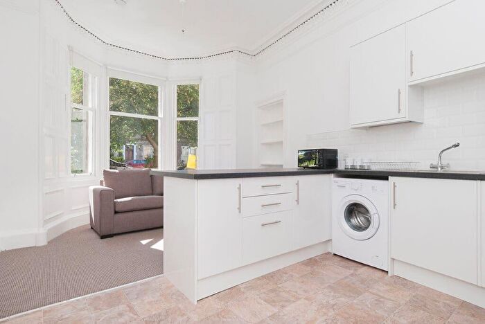 4 Bedroom Flat To Rent In L Roseneath Place, Edinburgh, EH9