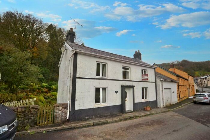 3 Bedroom Link Detached House For Sale In Cwmduad, Carmarthen, SA33