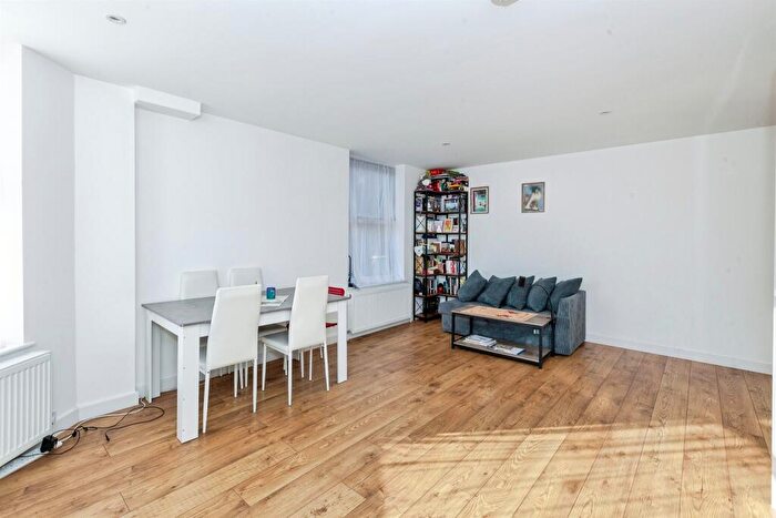 2 Bedroom Flat For Sale In High Street, Slough, SL1
