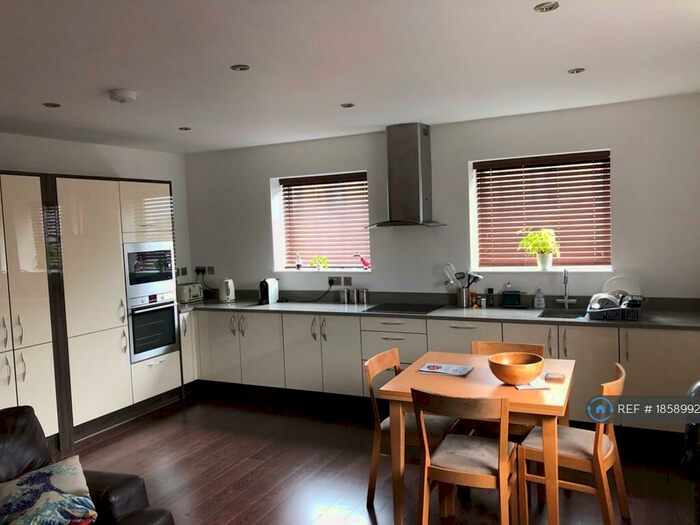 2 Bedroom Flat To Rent In Hamley Lodge, London, SE15