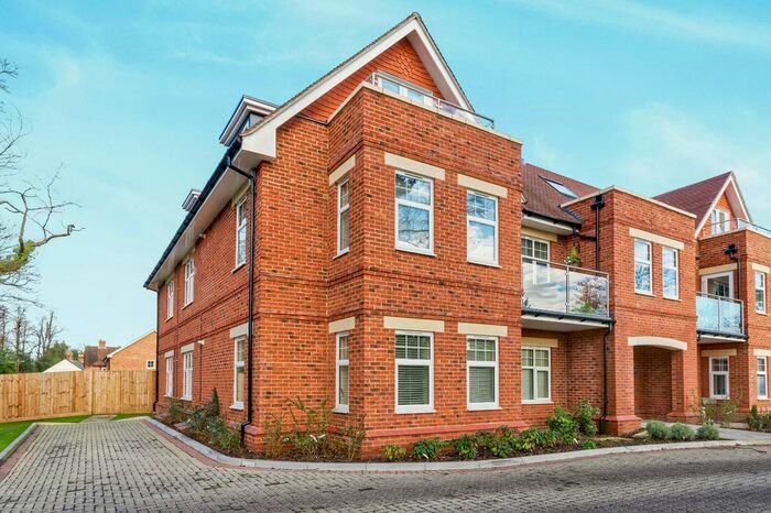 2 Bedroom Flat To Rent In Crossways, St. Marks Road, Binfield, RG42