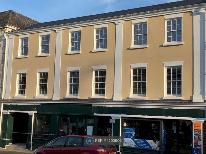 1 Bedroom Flat To Rent In Bank House Market Hill, Buckingham, MK18