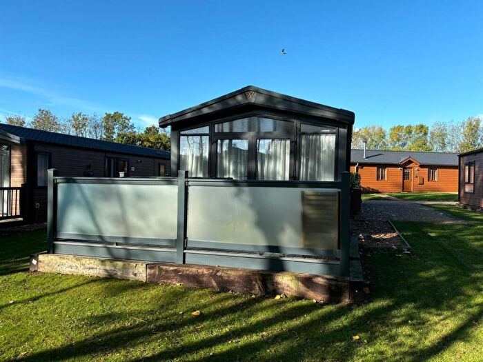 2 Bedroom Mobile Home For Sale In Chestnut Close, Willows Pasture, Skirlaugh, Hull, HU11