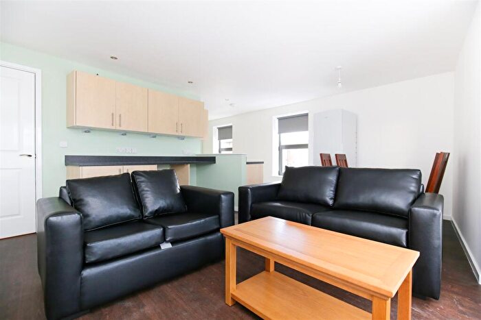 3 Bedroom Apartment To Rent In £pppw - Warton Terrace, Heaton, Newcastle Upon Tyne, NE6