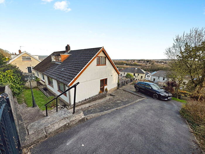 2 Bedroom Semi-Detached Bungalow For Sale In Park Crescent, Skewen, Neath, SA10