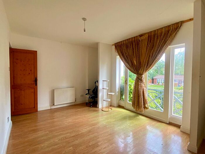 3 Bedroom Detached House To Rent In A St. Helen's Road, London, SW16