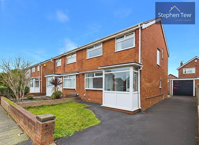 3 Bedroom Semi-Detached House For Sale In Kidbrooke Avenue, Blackpool, FY4