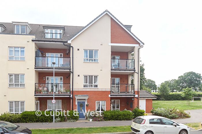 2 Bedroom Flat For Sale In Bedivere Road, Crawley, West Sussex, RH11