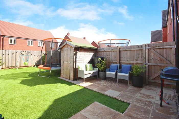 2 Bedroom Semi-Detached House For Sale In Upperfield Road, Warwick, CV34