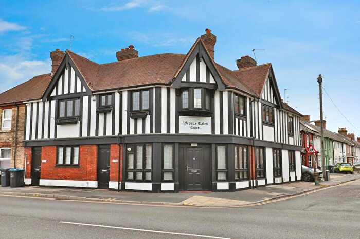 2 Bedroom Flat For Sale In Ashley Road, Bournemouth, Dorset, BH1