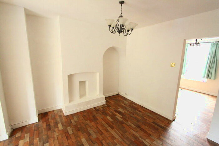 2 Bedroom Terraced House To Rent In West Street, Banbury, Oxon, OX16