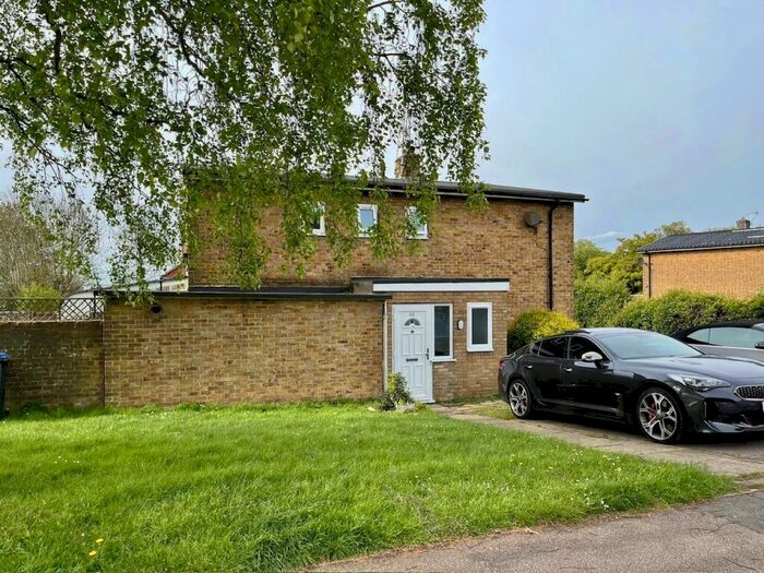 3 Bedroom House To Rent In Oak Grove, Hatfield, AL10