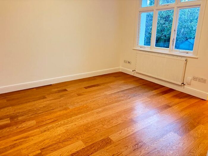 Studio To Rent In Windsor Road, London, W5