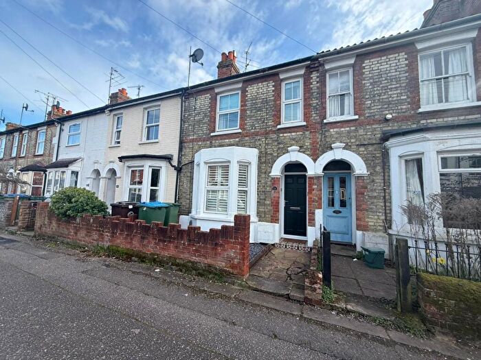 2 Bedroom Terraced House For Sale In Queen Street, Aylesbury, HP20