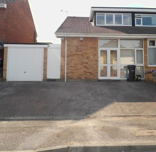 3 Bedroom Semi-Detached House To Rent In Merridene, London, N21