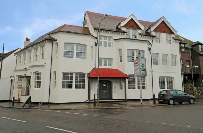 2 Bedroom Flat To Rent In Park Gate Court, High Street, Hampton Hill, Hampton, TW12