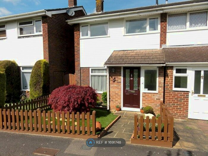 3 Bedroom Semi-Detached House To Rent In Fabian Close, Basingstoke, RG21