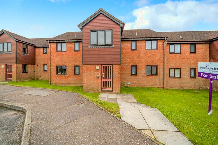 1 Bedroom Flat To Rent In Roman Way, Billingshurst, RH14