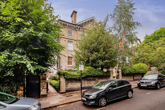 3 Bedroom Flat To Rent In Netherhall Gardens, London, NW3