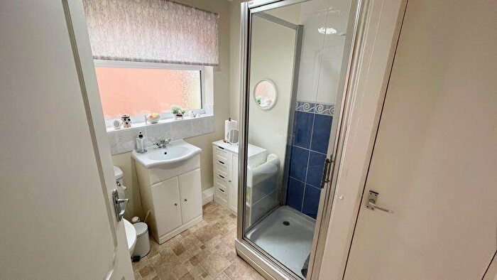 2 Bedroom Semi-Detached Bungalow For Sale In Woburn Avenue, Lincoln, LN1