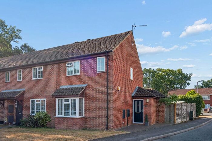 3 Bedroom Semi-Detached House For Sale In Langtons Meadow, Farnham Common, SL2