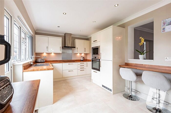 4 Bedroom End Terrace House For Sale In Chestnut Avenue, Hornchurch, RM12