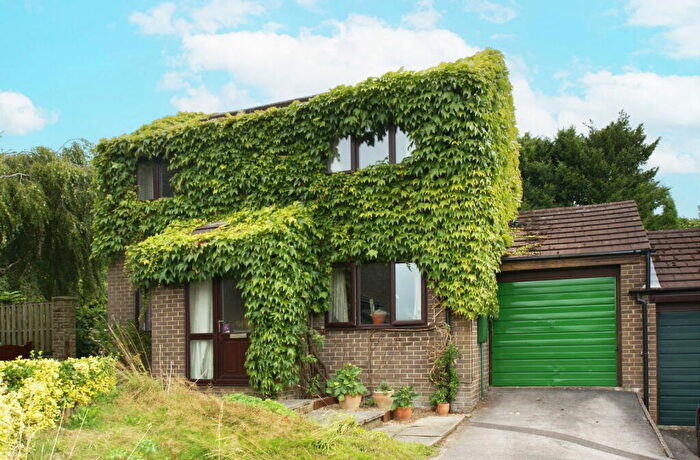 3 Bedroom Link Detached House For Sale In Porteous Close, Two Dales. Matlock, DE4