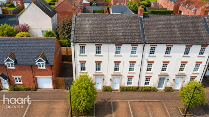 3 Bedroom Semi-Detached House For Sale In Palmer Square, Leicester, LE4