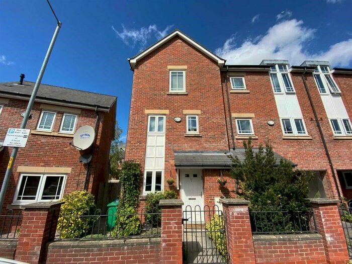 4 Bedroom Town House To Rent In Pickering Street, Hulme, Manchester, M15