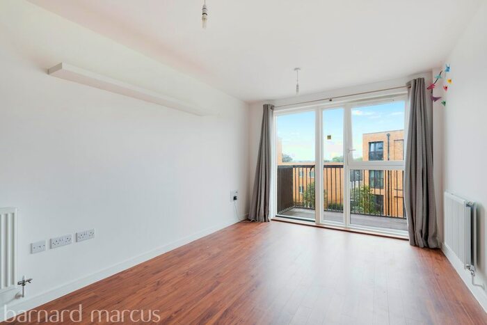 2 Bedroom Flat To Rent In Cabot Close, Croydon, CR0