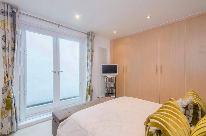 2 Bedroom Property To Rent In Hormead Road, Westbourne Park, London, W9